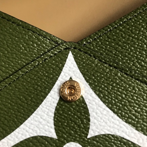 ❌SOLD❌Louis Vuitton Giant Kirigami Pochette - Picture 4 of 7